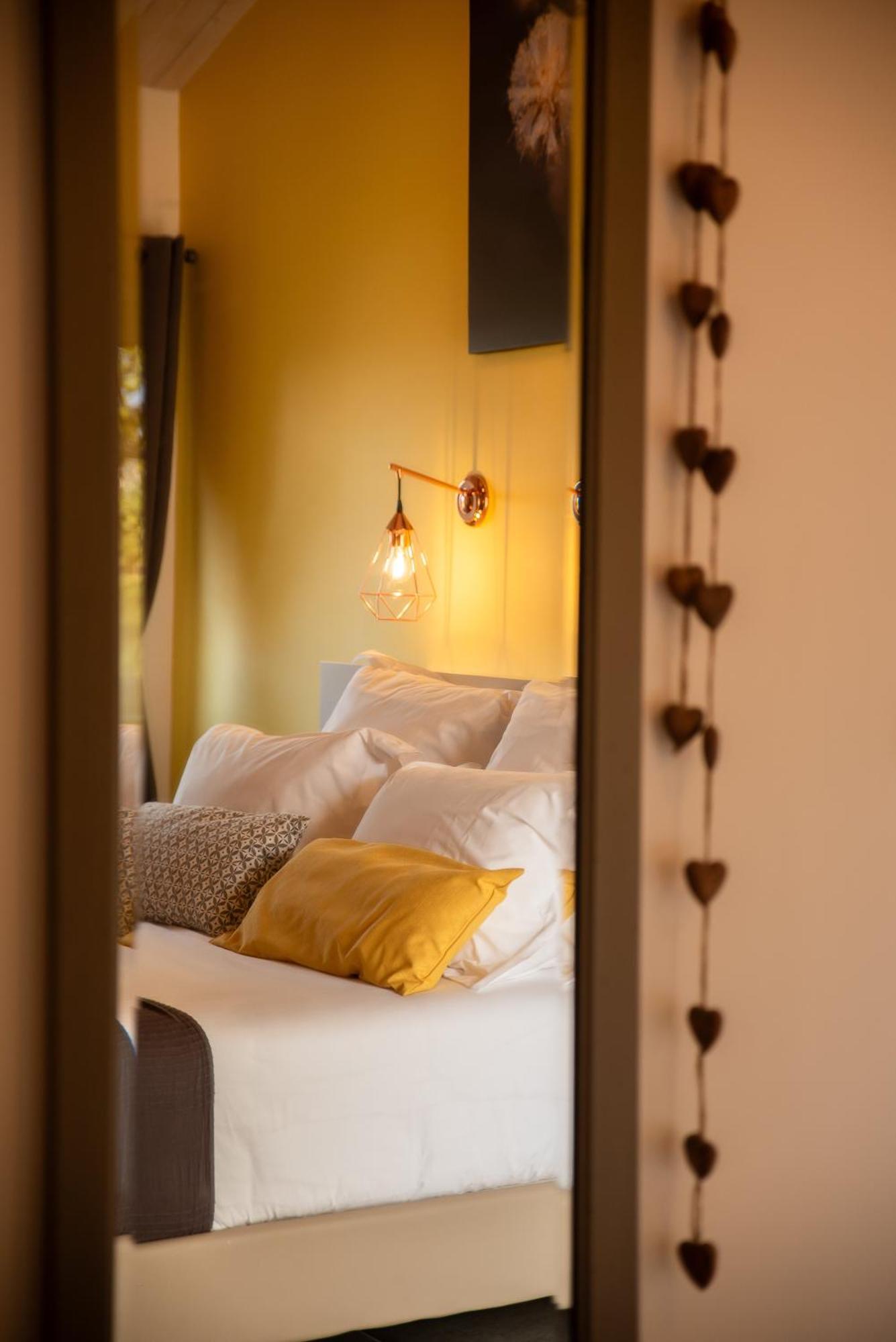 Domaine Forvent Bed & Breakfast Saint-Julien-de-Peyrolas Ngoại thất bức ảnh